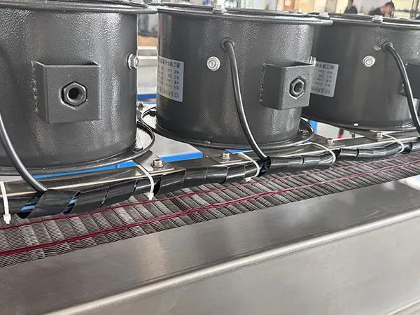 Air Cooled conveying belt | 南京格兰威机械设备